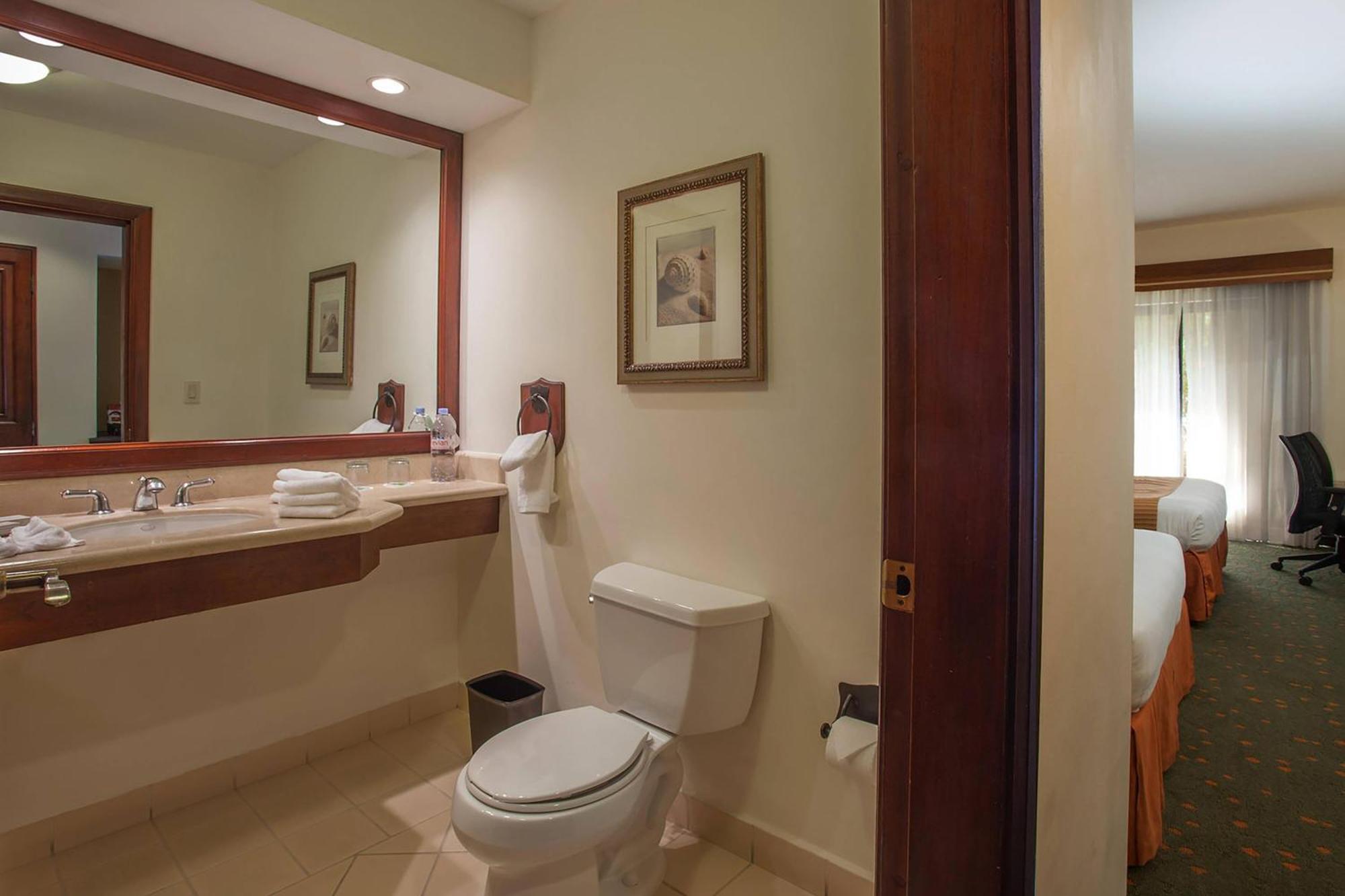 Hotel Courtyard By Marriott Santo Domingo Esterno foto
